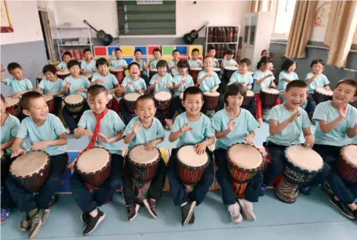  ??  ?? Students at a school in Yangqu County, Shanxi Province in north China, learn to play African drum on May 17, 2018. The school is open free of charge to school-age children from poor families in the county