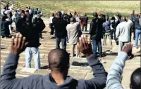  ?? PICTURE: NHLANHLA PHILLIPS/AFRICAN NEWS AGENCY (ANA) ?? TRAGEDY: Miners at Sibanye’s Kloof gold mine in Westonaria pray for four of their colleagues who died inside an abandoned shaft.