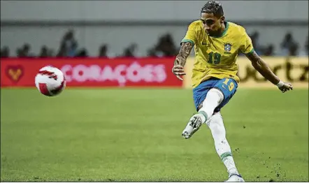  ?? FOTO: GETTY ?? Raphinha durante el partido que disputó con Brasil ante Corea del Sur en Seúl. El brasileño tiene a grandes clubs detrás suyo