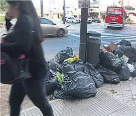  ?? (JOSÉ HERNÁNDEZ) ?? Acumulada. Así lucían ayer varias esquinas de la ciudad.