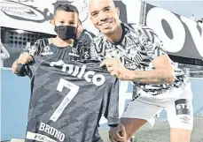  ?? /TWITTER SANTOS F.C. ?? El niño Bruno do Nascimento ha recibido disculpas de todo el fútbol brasileño tras ser insultado.