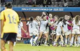  ?? EFE ?? Las jugadoras de la selección española sub-17 celebran eufóricas el título.