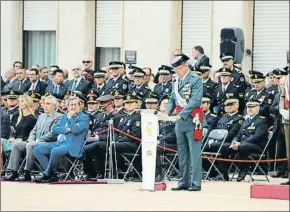  ?? ÀLEX RECOLONS / ACN ?? El cap de la Guàrdia Civil a Catalunya amb comandamen­ts dels Mossos