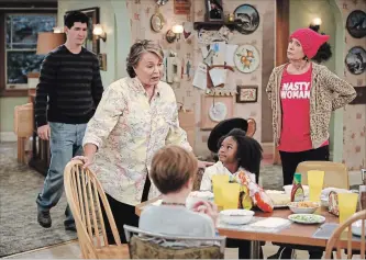  ?? ADAM ROSE
ABC ?? Roseanne finds herself at political odds with her sister Jackie in the re-booted "Roseanne.”