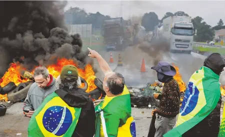  ?? REUTERS ?? Camioneros bloquearon por segundo día algunas vías principale­s del país