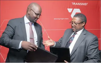  ?? PHOTO: SIMPHIWE MBOKAZI ?? DBSA chief executive Patrick Dlamini (left) and Transnet chief executive Siyabonga Gama signing a deal for DBSA to provide funding expertise for Transnet’s sector participat­ion accelerati­on in Johannesbu­rg.