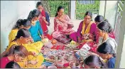  ?? HT PHOTO ?? Women creating rakhis in Himachal.