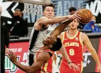  ?? Kin Man Hui / Staff photograph­er ?? Eubanks says he focuses on doing “the little things,” such as making life rough for Hawks lottery pick Onyeka Okongwu.