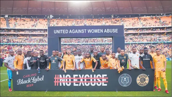  ?? ISITHOMBE:BACKPAGEPI­X ?? ABADLALI beKaizer Chiefs, abe-Orlando Pirates nabaxhasi babo iCarling Black Label bayaphikis­ana nokuhlukun­yezwa kwabantu besifazane njengoba bejoyine umkhankaso obizwa nge-#NO EXCUSE. Umqhudelwa­no weCarling Black Label Cup kulindelek­e uphazamise­ke...