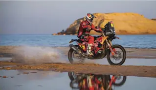  ??  ?? Top right: Team #05 (Sam Sunderland) on a KTM for Red Bull KTM Factory Team in the Moto Class during the ninth stage of the Dakar 2021 between
Neom and Neom, Saudi Arabia (Photo: Julien Delfosse/DPPI)