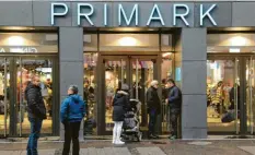  ??  ?? Ende August hat die Primark-Filiale eröffnet – und jetzt freuen sich auch die umliegende­n Geschäfte über mehr Kunden.