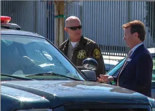  ?? Austin Dave/The Signal ?? A Santa Clarita Valley Sheriff’s Station detective and Hart school district spokesman Dave Caldwell speak outside Saugus High School on Feb. 15 during a school lockdown. Due to recent threats made to local schools, William S. Hart Union High School...