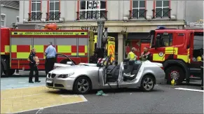  ?? Photo Domnick Walsh ?? The scene of a car crash in Tralee on Sunday morning. The initial crash occurred at the junction of Rock Street and Bridge Street and the car came to a halt near Shaws.