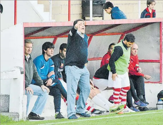  ?? FOTO: BERMEO ?? Toño Vadillo El entrenador del Bermeo se muestra ilusionado por lograr una plaza entre los cuatro primeros de la competició­n de Tercera