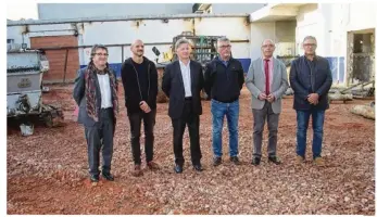  ??  ?? Les élus se sont réunis lundi soir sur le chantier du pôle de santé.