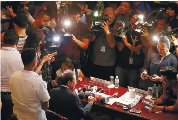  ?? AP FOTO ?? FINAL. Solicitorg­eneral Jose Calida has succeeded in his quo warranto petition following the Supreme Court’s dismissal of the motion for reconsider­ation that former chief justice Maria Lourdes Sereno had filed.