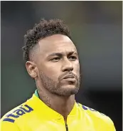  ??  ?? ¿LESIONADO? Una supuesta lesión marginó a Ney de jugar la Copa AMérica en su país, pero se especula que decidieron no exponer al jugador.