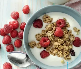 ?? ?? Yoghurt er melk syrnet med melkesyreb­akterier, og det gjør veldig mye bra for kroppen.