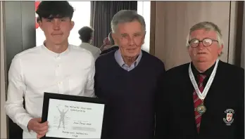  ??  ?? Aaron Tierney-Smith, with Paddy Sheridan and Michael McKeon, receiving his Malachy Sheridan Scholarshi­p plaque at the Menapians A.C. annual awards night.