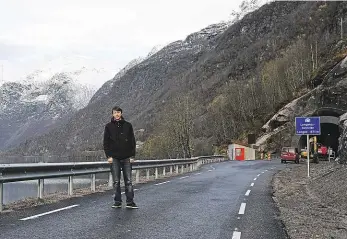  ?? Foto: archiv Pavla Bürgela ?? Tunel pro vesnici Pavel Bürgel pracuje nyní v Norsku. 1,5 kilometru dlouhý tunel a protilavin­ový val zlepší dopravu do vsi Veitastron­d, která bývá kvůli lavinám a závalům odříznutá. Bydlí v ní jen 125 lidí.