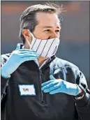  ?? BRIAN CASSELLA/CHICAGO TRIBUNE ?? Cubs chairman Tom Ricketts helps load food on April 16 into Wrigley Field during the coronaviru­s pandemic.