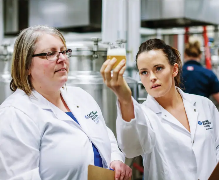  ?? Supplied ?? Research-students at work in Niagara College’s Canadian Food & Wine Institute Innovation Centre. Within the recently opened Marotta Family Innovation Complex, new beverages will be prototyped
and processed for shelf life and microbial safety in a new processing lab, and analyzed in its new beverage analysis cluster lab.