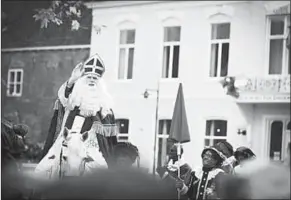  ??  ?? De nationale intocht van Sinterklaa­s, die gespeeld werd door acteur Stefan de Walle vond het afgelopen jaar plaats in Dokkum. (Foto: ANP)