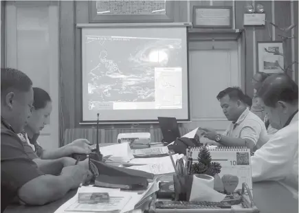  ?? Photo by Rosa Moresto ?? YUTU MONITORING. City Administra­tor and CDRRMC chairman Carlos Canilao listens to the report of PAG-ASA in preparatio­n for the coming of Typhoon Rosita which is believed to traverse the same path of Typhoon Ompong.