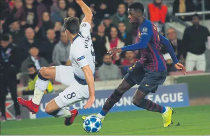  ?? FOTO: MORATA ?? Dembélé dribla a Winks El galo demostró que es un mago del regate y llevó de cabeza a los defensas del Tottenham con sus quiebros