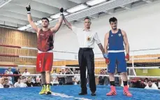  ?? FOTO: HOLGER ROHDE ?? Der Moment des Triumphes in Velbert: Arianit Krasniqi (links) knockte im Finale Bogdan Stuckert (rechts) in der ersten Runde aus