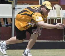  ?? PHOTO: KEVIN FARMER ?? TOOWOOMBA TALENT: Shaun Kiepe in the Prestige Mixed Pairs Carnival hosted by the Toowoomba Bowls Club at the weekend.