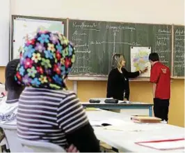  ??  ?? Lehrer trauen Schülern mit osteuropäi­schen Wurzeln bessere Leistungen zu als türkischst­ämmigen Kindern, heißt es in einer neuen Studie. Foto: dpa pa