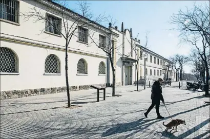  ?? CÉSAR RANGEL ?? El centro de régimen abierto todavía es el lugar que marca la vida de la zona norte de Trinitat Vella