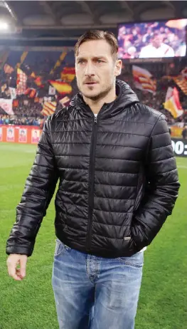  ??  ?? Francesco Totti, 39 anni, all’Olimpico per la serata delle leggende Roma