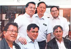  ??  ?? (Standing): GPH president Benny Que, Cebu City Councilor Augustus Young, GPH EVP Aaron Que (Seated): Tuburan Mayor Aljun Diamante, Dalaguete Mayor Ronald Cesante, LGU Oslob Jun Tumulak