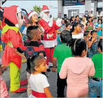  ?? NÉSTOR MENDOZA / EXPRESO ?? Playas. Narcisa Delgado se encarga de animar las fiestas navideñas.