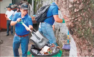  ??  ?? Jornada. Grupo Agrisal realizó su jornada anual de voluntaria­do que consistió en la campaña de limpieza y mejoramien­to de espacios públicos.