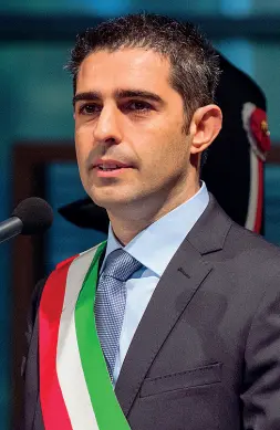  ??  ?? Ex 5 Stelle Federico Pizzarotti, sindaco di Parma dal 2012 e leader del movimento civico Italia in Comune che ha fatto bene ai ballottagg­i