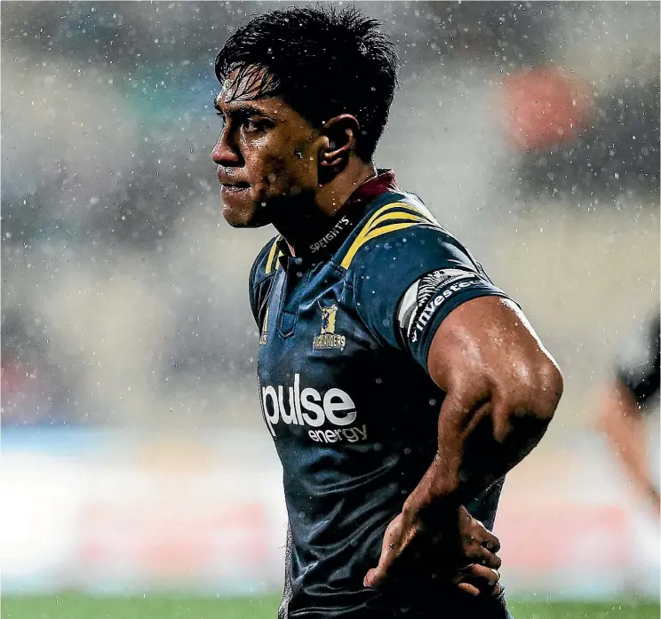  ??  ?? Highlander­s centre Malakai Fekitoa looks on in frustratio­n at a drenched AMI Stadium last night.