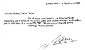  ??  ?? Documento. El pedido de historia clínica, con la firma falsa.