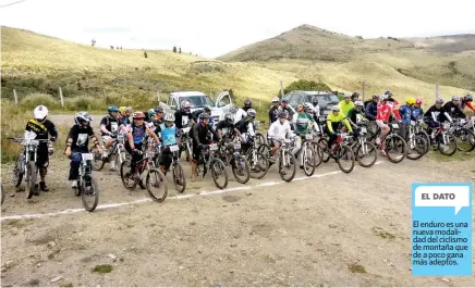  ??  ?? EXTREMO. Los mejores pilotos del país se dieron cita a Pimampiro para la prueba de Enduro MTB.