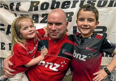  ?? STACY SQUIRES/ STUFF ?? Christchur­ch Crusaders fan Nigel Gray with his son Lincoln, 6, and his rugby fan daughter Willow, 4.