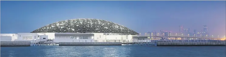  ?? [ APA/Somji ] ?? Eine fünf Fußballfel­der große Kuppel spendet den Galeriehäu­sern darunter Schatten: Jean Nouvel entwarf den Louvre Abu Dhabi, umgesetzt wurde er von den österreich­ischen Stahlbausp­ezialisten Waagner-Biro.