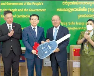  ?? BTV ?? Chinese ambassador Wang Wentian (centre left) and health minister Mam Bun Heng.