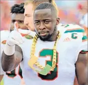  ?? Al Diaz Miami Herald ?? MIAMI’S Dee Delaney wears the turnover chain after making an intercepti­on against Florida State.