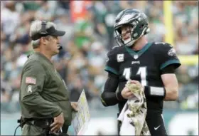  ?? MICHAEL PEREZ — THE ASSOCIATED PRESS ?? Philadelph­ia Eagles’ Carson Wentz, right, and head coach Doug Pederson talk during the second half of an NFL football game against the Denver Broncos, Sunday.