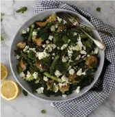  ?? FOTO: MARTHAFÖRB­UNDET/ HEIDI FURU ?? Panzanella är en sallad med ost och bröd som kommer från Toscana. Marthas våriga panzanella innehåller surdegsbrö­d och fetaost.