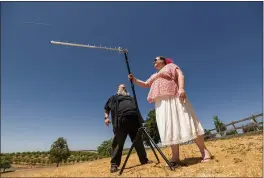  ?? PHOTOS BY NOAH BERGER — THE ASSOCIATED PRESS ?? Hackers Kristin Paget, right, and Marc Rogers adjust an antenna while testing radio frequency identifica­tion signal range in Hickman on Sunday.