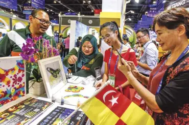  ??  ?? The ‘City of Charm’ pavilions of different countries attracted numerous visitors at the 16th China-ASEAN Expo, which kicked off on September 21, 2019.