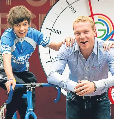  ?? Picture: SNS Group. ?? Matthew Running and Morgan Binnie with Sir Chris Hoy as he launches Glasgow’s one-year countdown to the 2014 Commonweal­th Games.